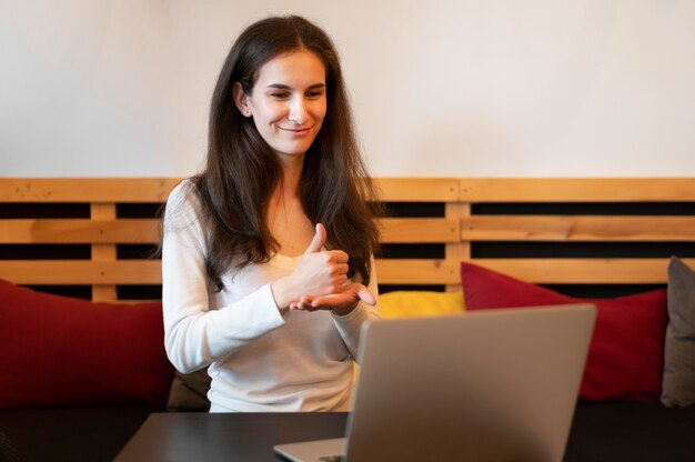 Interpreter teaching sign language online