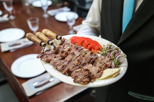 Free photo iskender doner grilled meat tomato cheese onion with greens side view