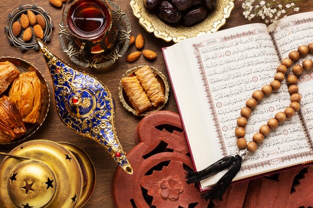 Исламская новогодняя еда с четками