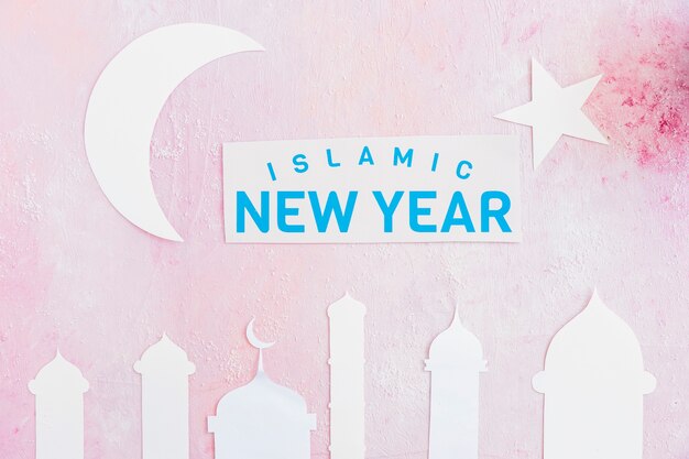 イスラムの新年の言葉とモスクのシルエット