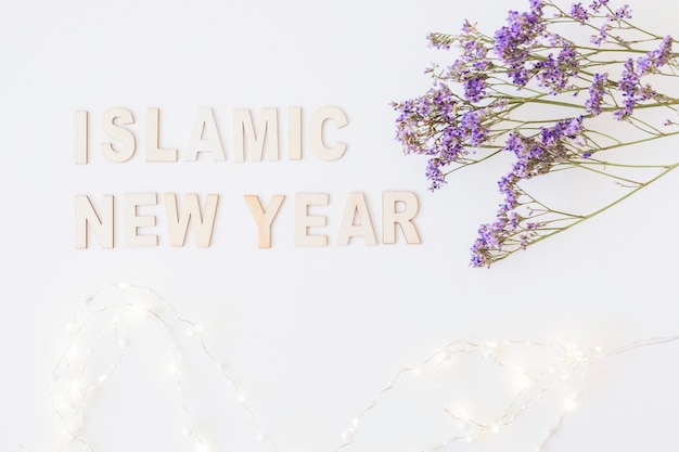 이슬람 새해 단어와 부드러운 꽃