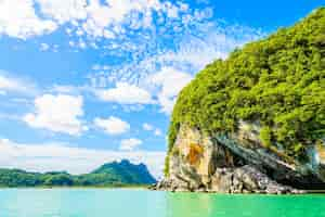 Foto gratuita isola laguna phi thailandia paradiso