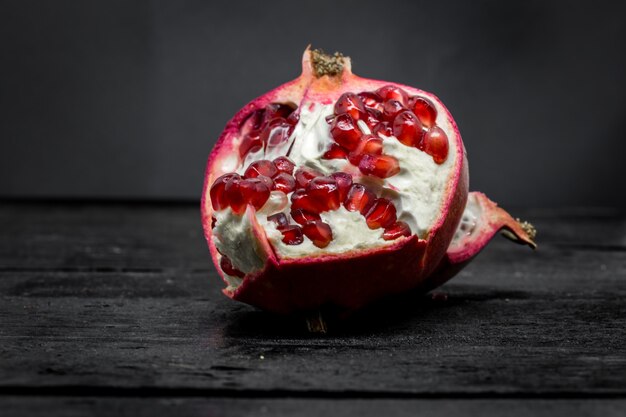 Free photo isolated pomegranate on a black surface