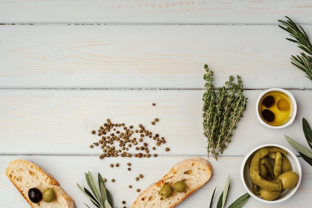 Free photo italian ciabatta bread with olive oil on wooden background