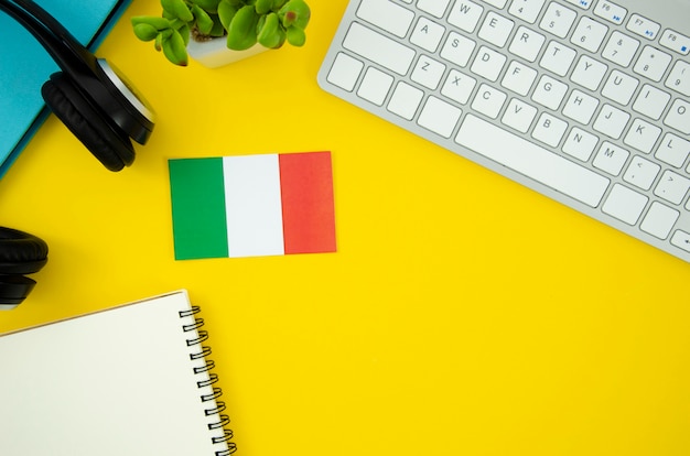 Free photo italian flag on yellow background