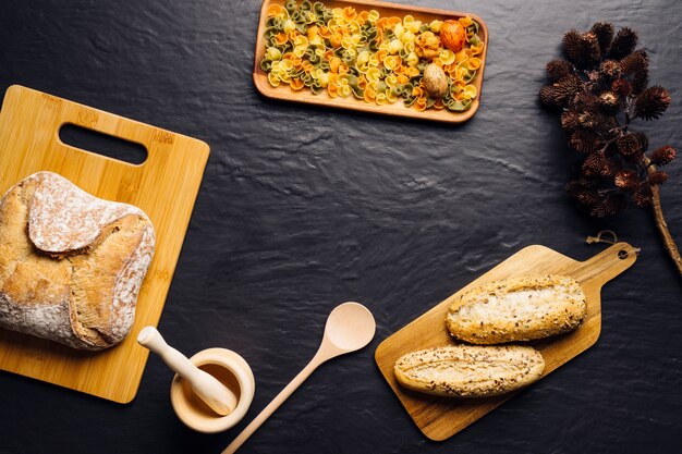 Итальянская пищевая композиция с хлебом