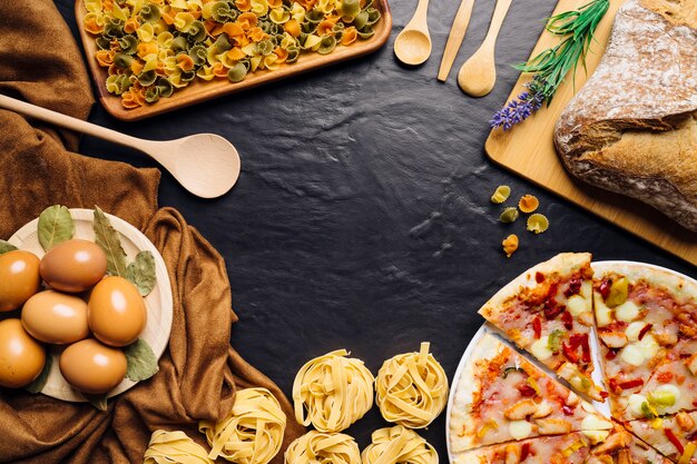 Итальянский пищевой состав с круговым пространством в середине