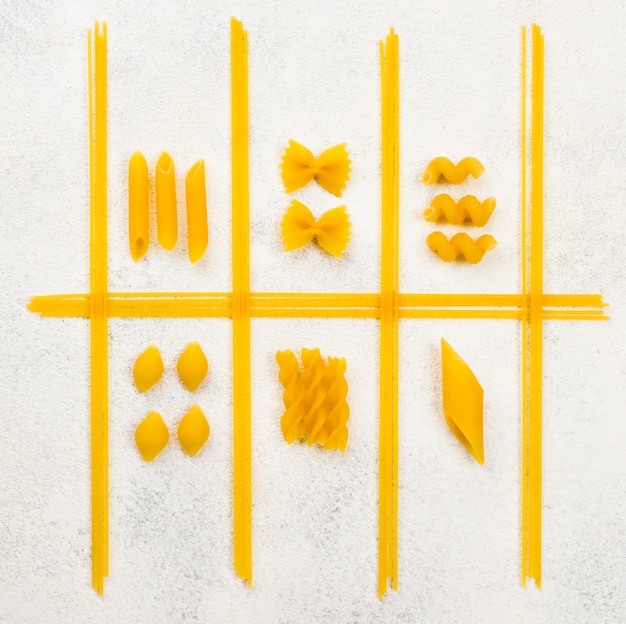 Free photo italian pasta shape on desk