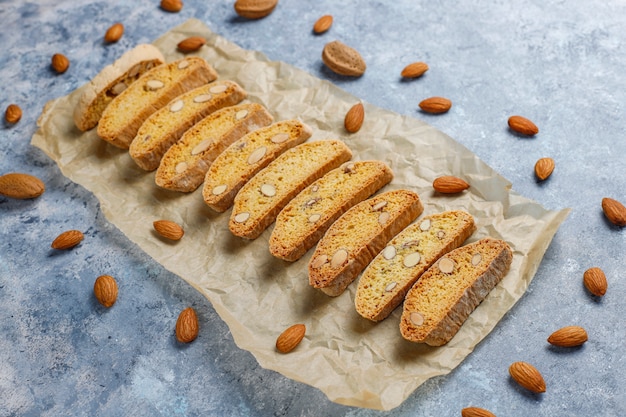 Free photo italian tuscan traditional cookies cantuccini with almonds on grey concrete table