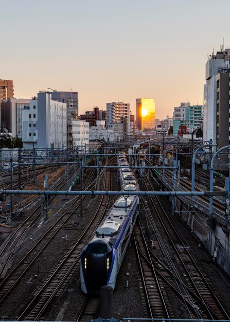 Япония поезд городской пейзаж