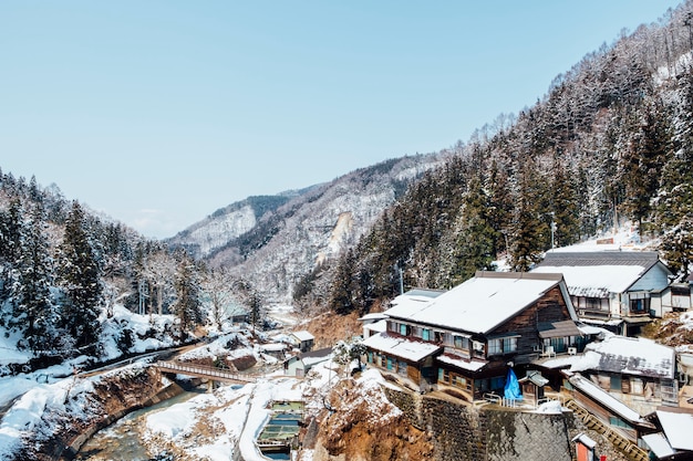 Японская деревня среди снега и гор