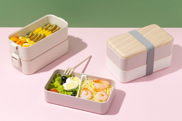 Foto gratuita assortimento di bento box giapponesi