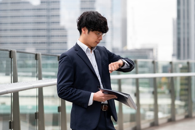 Японская бизнес-концепция с деловым человеком