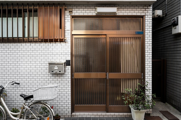 Free photo japanese culture house entrance and bicycle