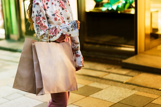 コピースペースを持つ東京の日本人の女の子