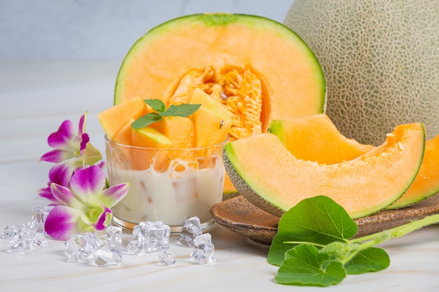 Free photo japanese melon or cantaloupe, cantaloupe, seasonal fruit, health concept.