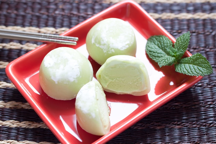 Free Photo japanese mochi green tea cold ice