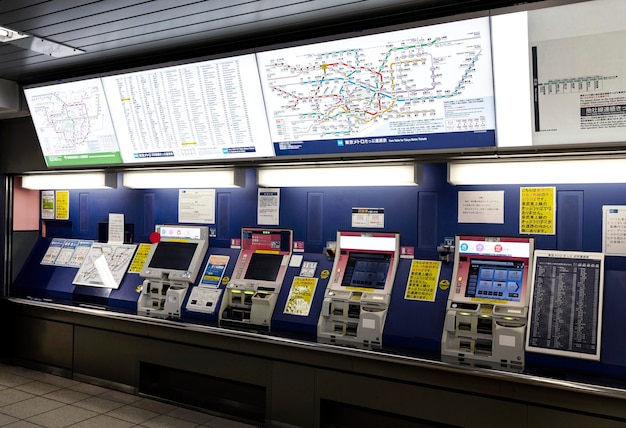 Foto gratuita schermata di visualizzazione delle informazioni sui passeggeri del sistema ferroviario giapponese