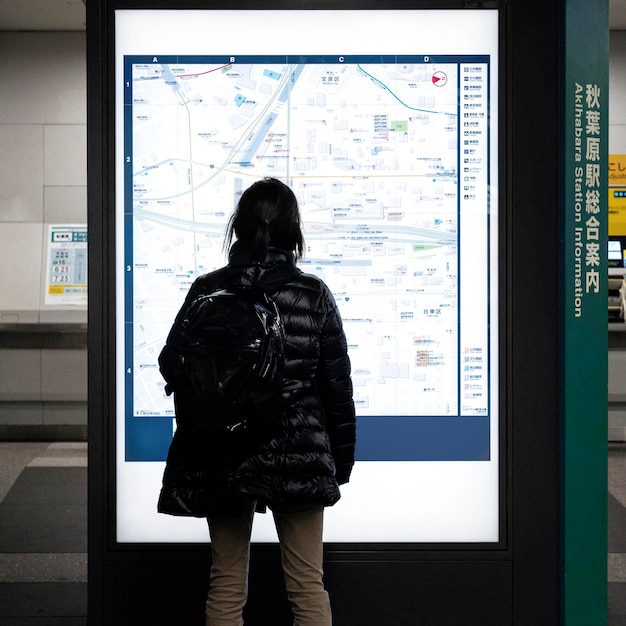 Foto gratuita schermata di visualizzazione delle informazioni sui passeggeri del sistema ferroviario giapponese