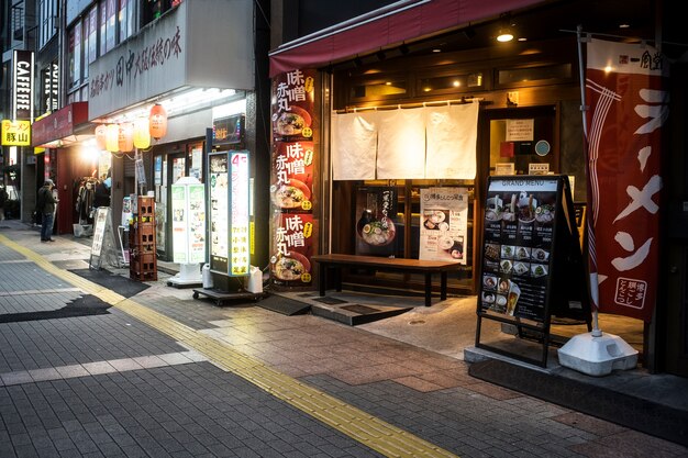 日本のおいしい屋台の食べ物のレストラン