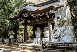 Free photo japanese temple with statues