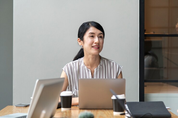 無料Photo ビジネスミーティングの日本人女性