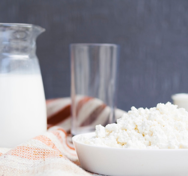 Free photo jar of milk and cottage cheese