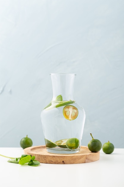 Free photo jar of water with limes