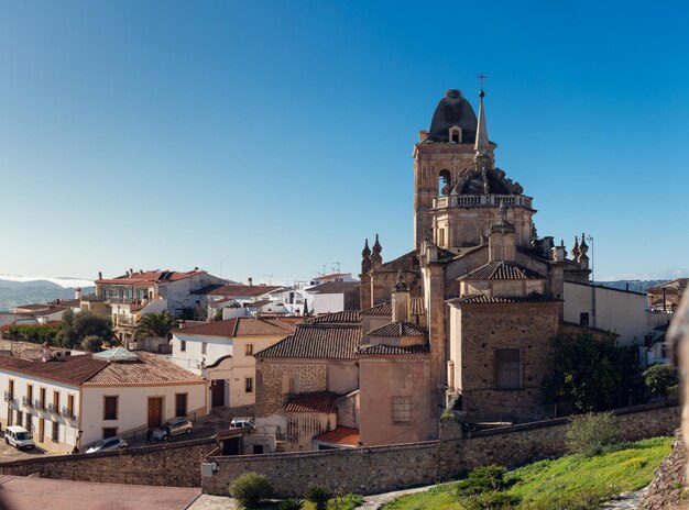 헤레스 데 로스 카바예로스(Jerez de los Caballeros)는 에스트레마두라(Extremadura)의 자치 커뮤니티에 있는 바다호스(Badajoz) 주의 스페인 마을입니다.