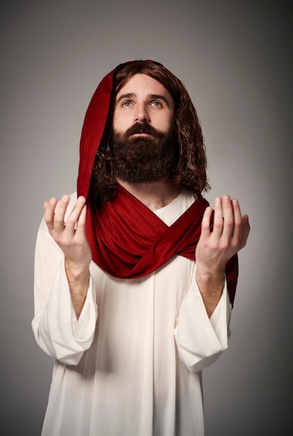 Free photo jesus of nazareth begging for forgiveness