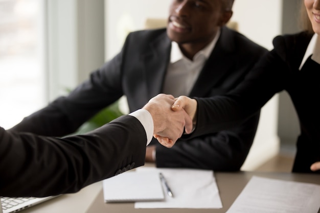 Free photo job applicant introducing himself on interview