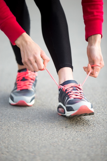 Jogger готовится к тренировкам. Крупный план