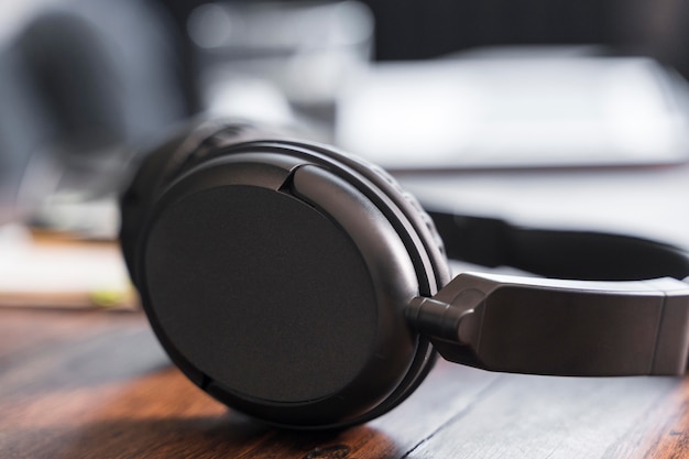 Journalism headphones for interview