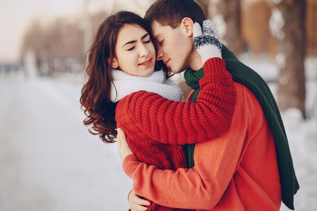 喜びクリスマス日の幸福の男