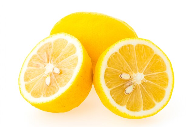 수분이 많은 레몬