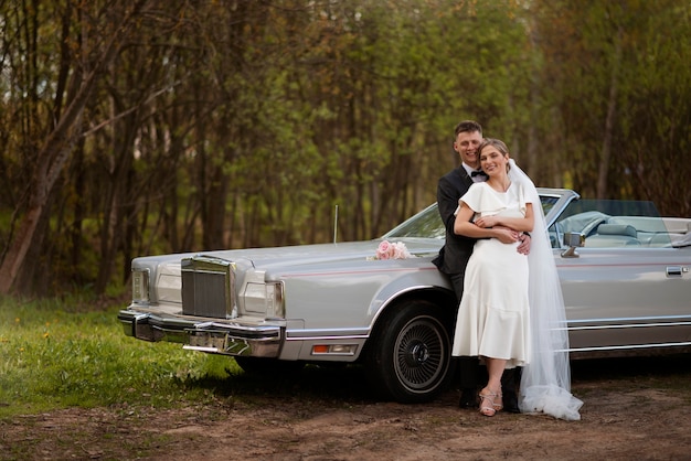 Free photo just married couple with their car