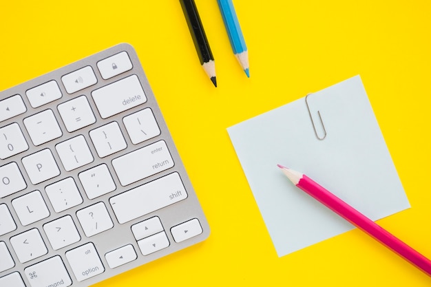 Keyboard with note and pens