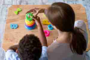 Free photo kid doing a occupational therapy session