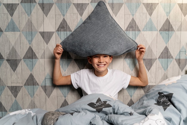 Free photo kid playing in his room