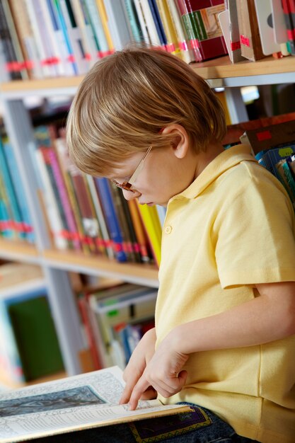 Kid reading in the library