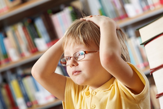 Free photo kid with hands over head