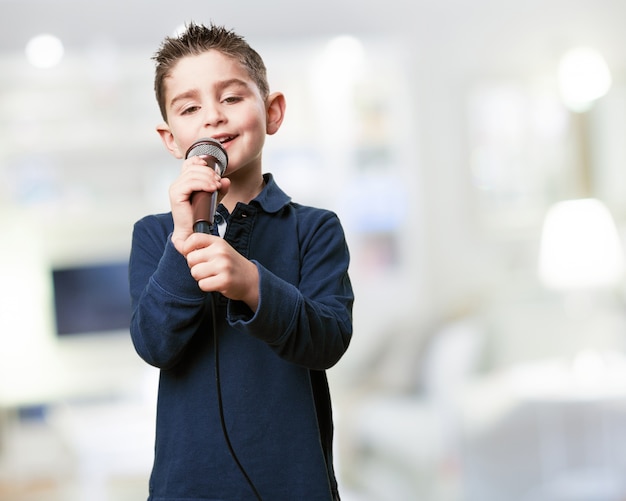 Free photo kid with a microphone
