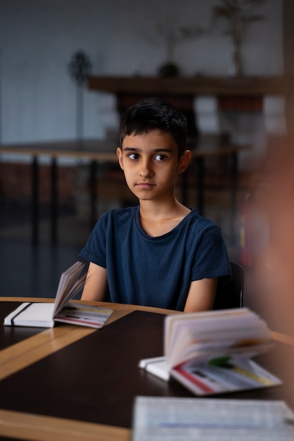 Foto gratuita i bambini fanno parte della scuola domenicale