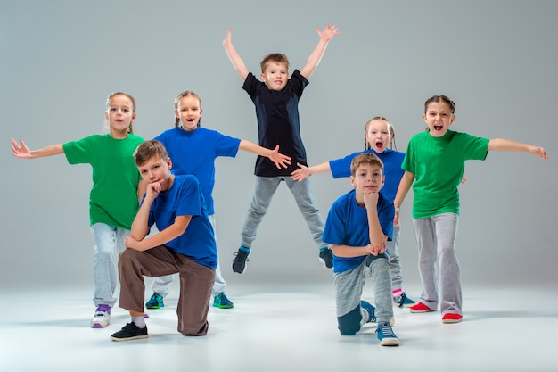 Foto gratuita la scuola di danza per bambini, balletto, hiphop, street, ballerini funky e moderni