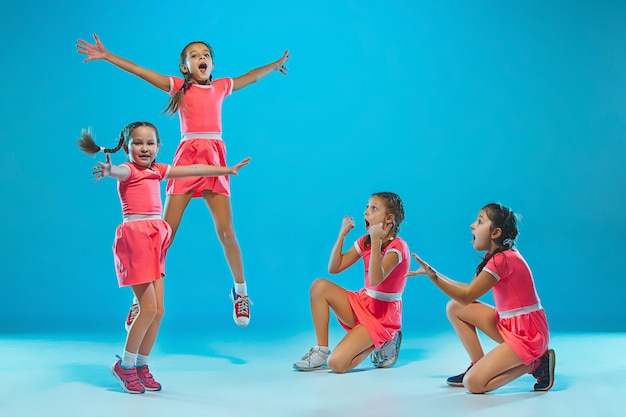 Foto gratuita la scuola di danza per bambini, balletto, hiphop, street, ballerini funky e moderni