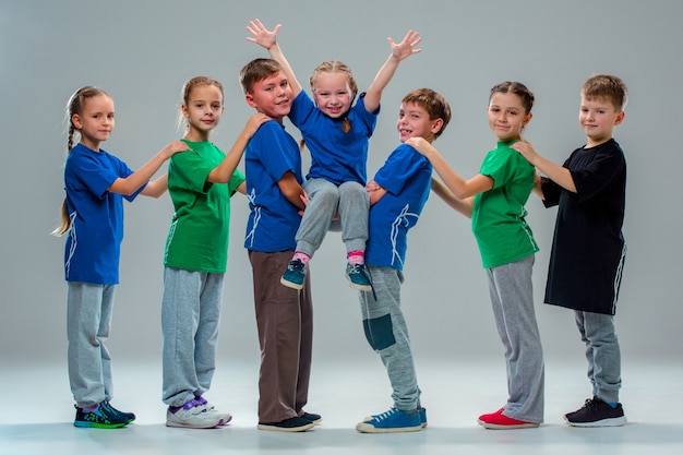 Foto gratuita la scuola di ballo per bambini, balletto, hiphop, street, ballerini funky e moderni