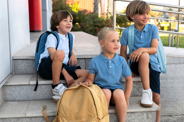 I bambini tornano a scuola insieme