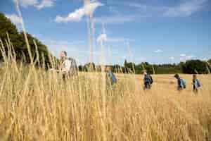 Foto gratuita i bambini si divertono come boy scout