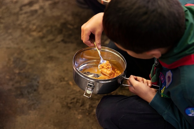 무료 사진 보이 스카우트로서 즐거운 시간을 보내는 아이들