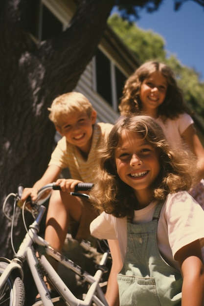 Foto gratuita bambini che si divertono con le biciclette